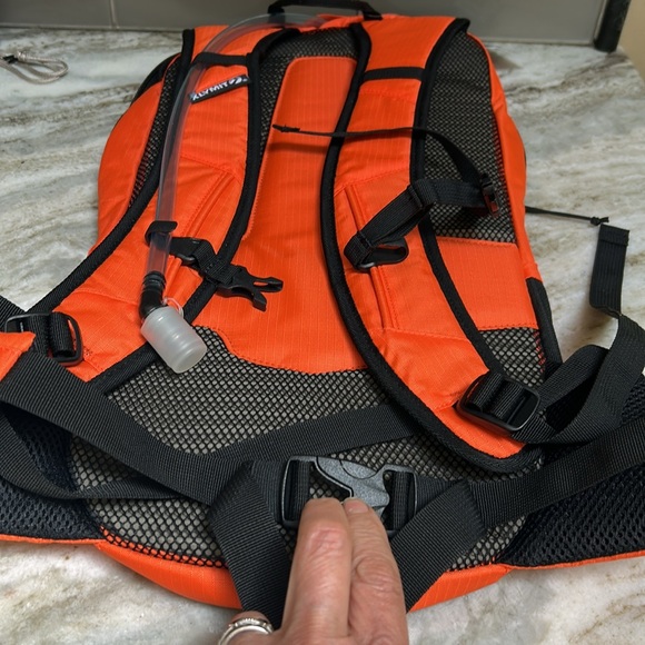 Klymit Echo 12L Orange Backpack NEW TAGS HYDRATION BACK PACK / WAIST PADDING - Picture 11 of 11